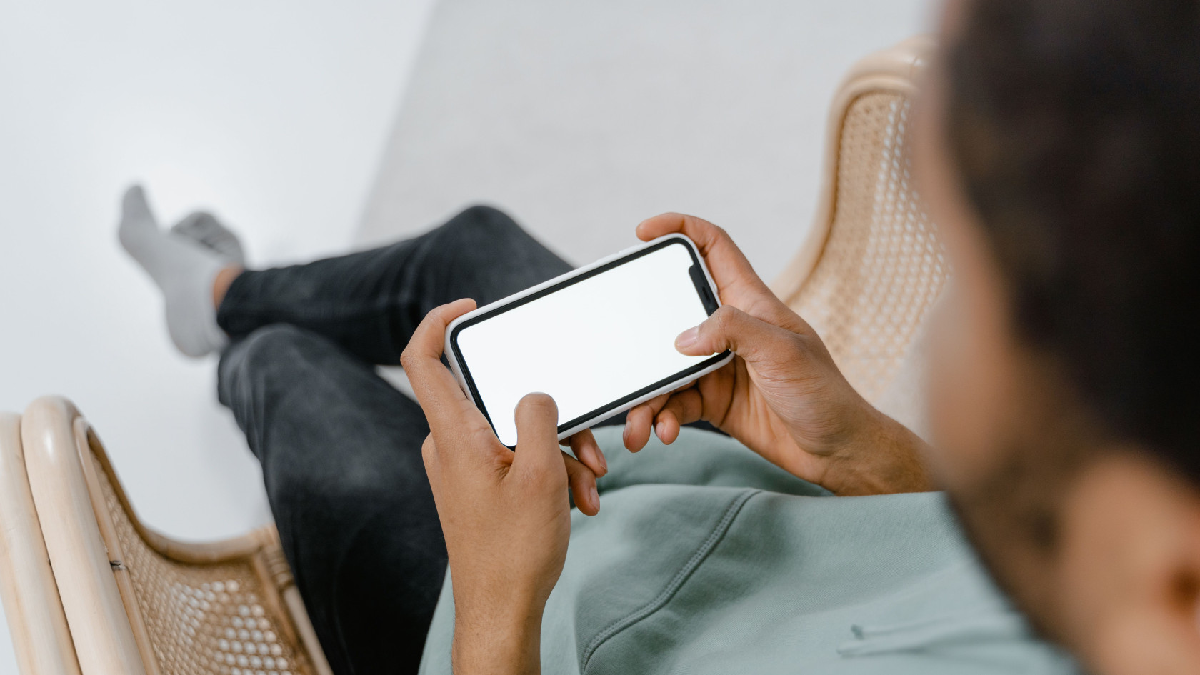 YouTube починил пустую ленту без превью на Android и iPhone