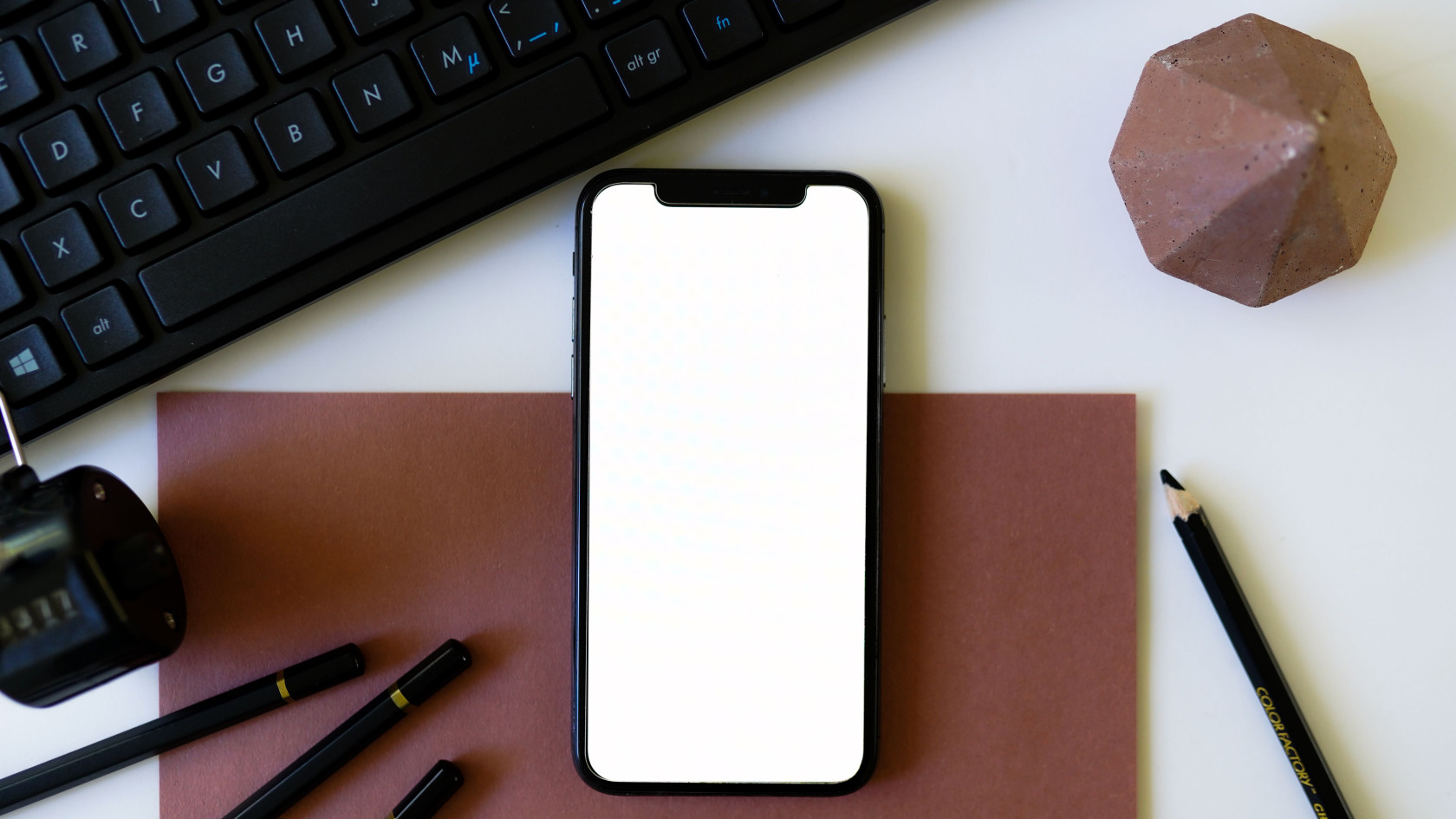 iPhone 18 Pro сам перезагружается: причина и исправление в iOS 27.0.1