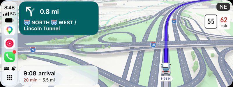 Объёмная развязка в Google Maps на экране Apple CarPlay